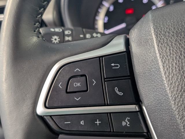 Used 2024 Toyota Highlander LE FWD image 25