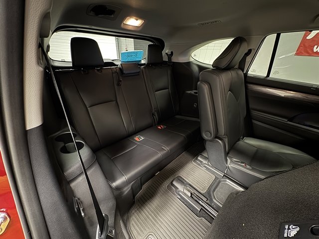 Used 2021 Toyota Highlander Limited AWD/4WD image 15