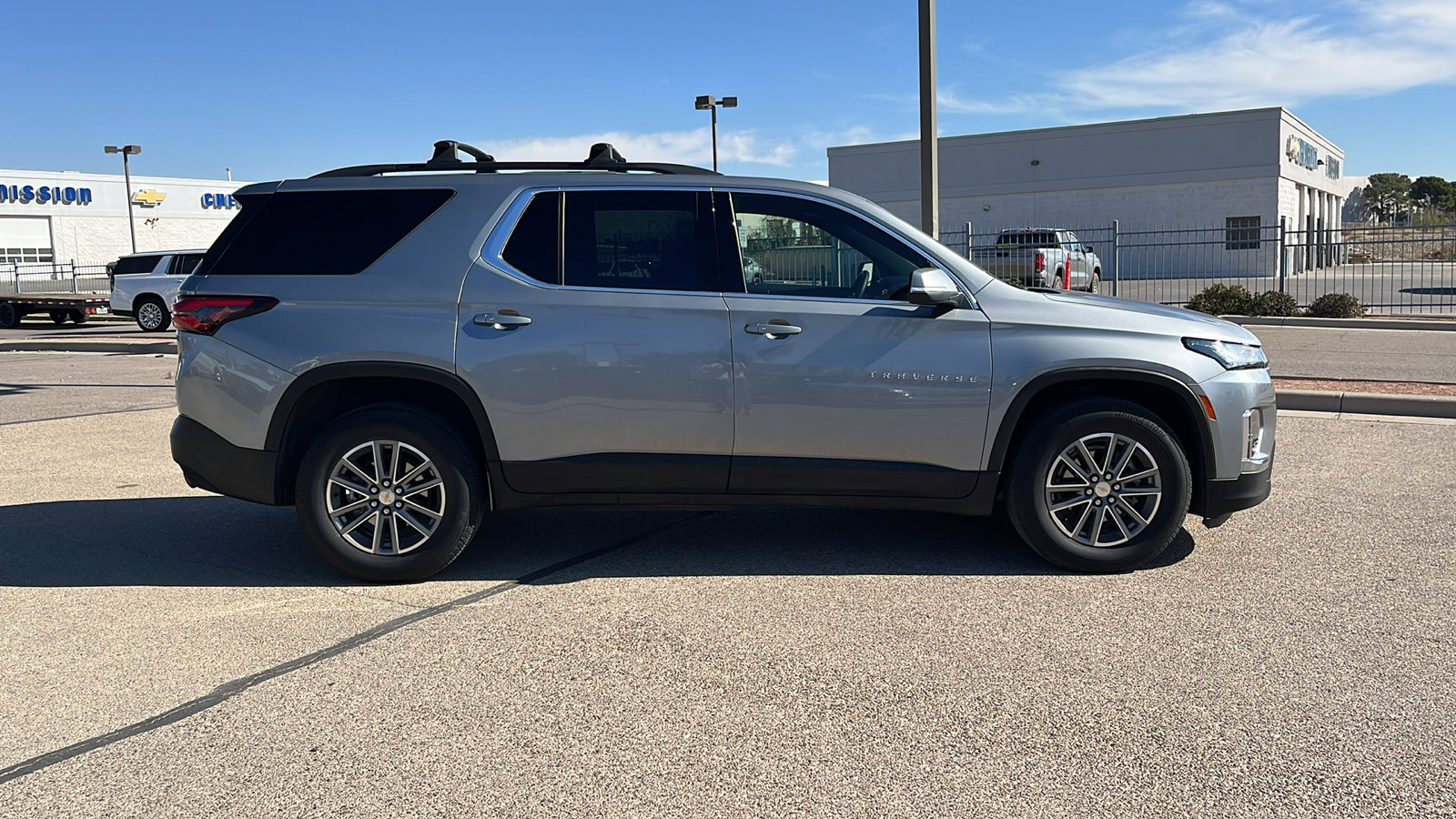 Used 2023 Chevrolet Traverse LT image 9