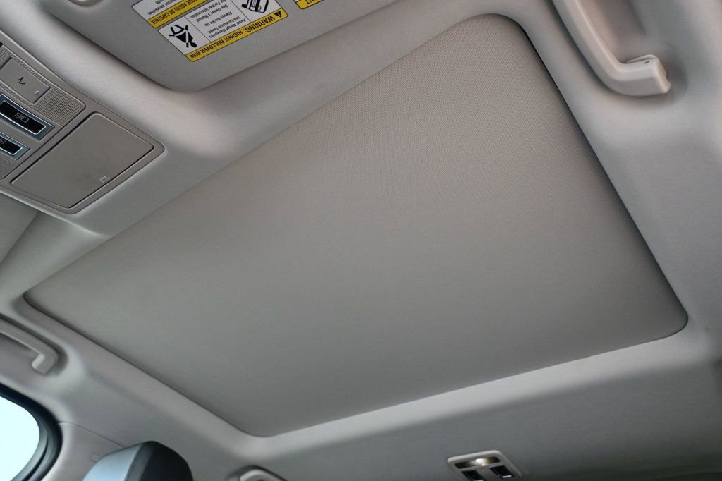 Used 2018 Land Rover Discovery SE image 21