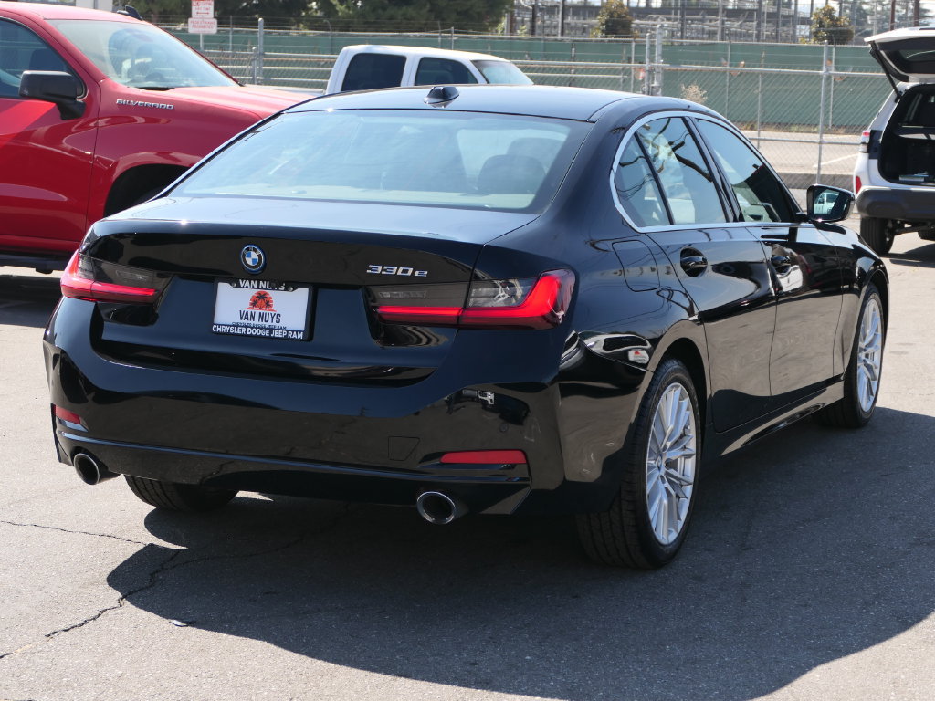 Used 2024 BMW 330e RWD image 3