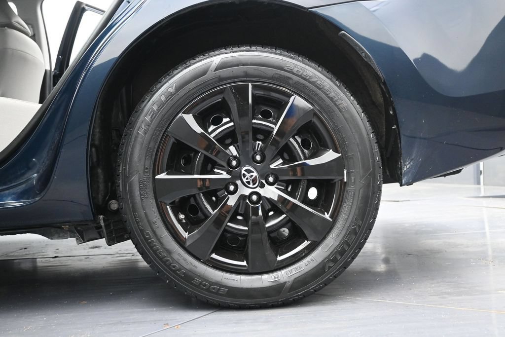 Used 2017 Toyota Corolla LE FWD image 14
