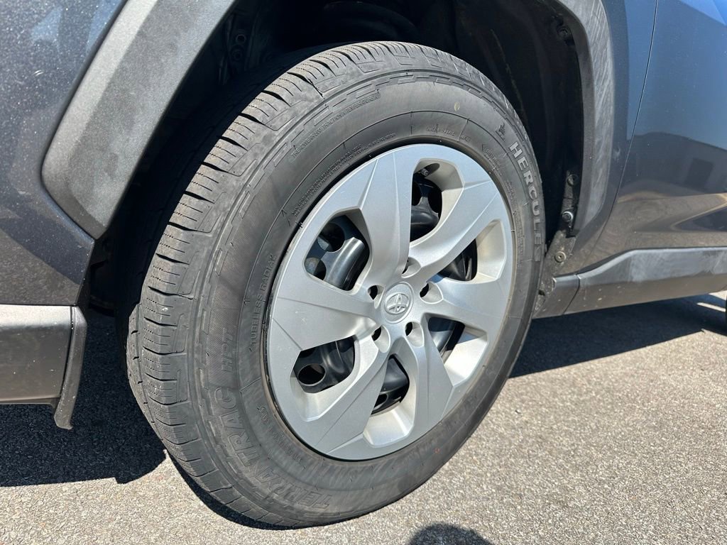 Used 2020 Toyota RAV4 LE image 10