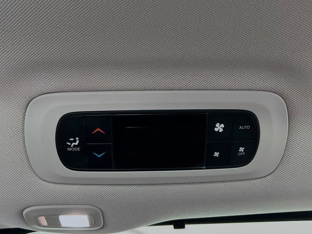 Used 2021 Chrysler Pacifica Limited image 27