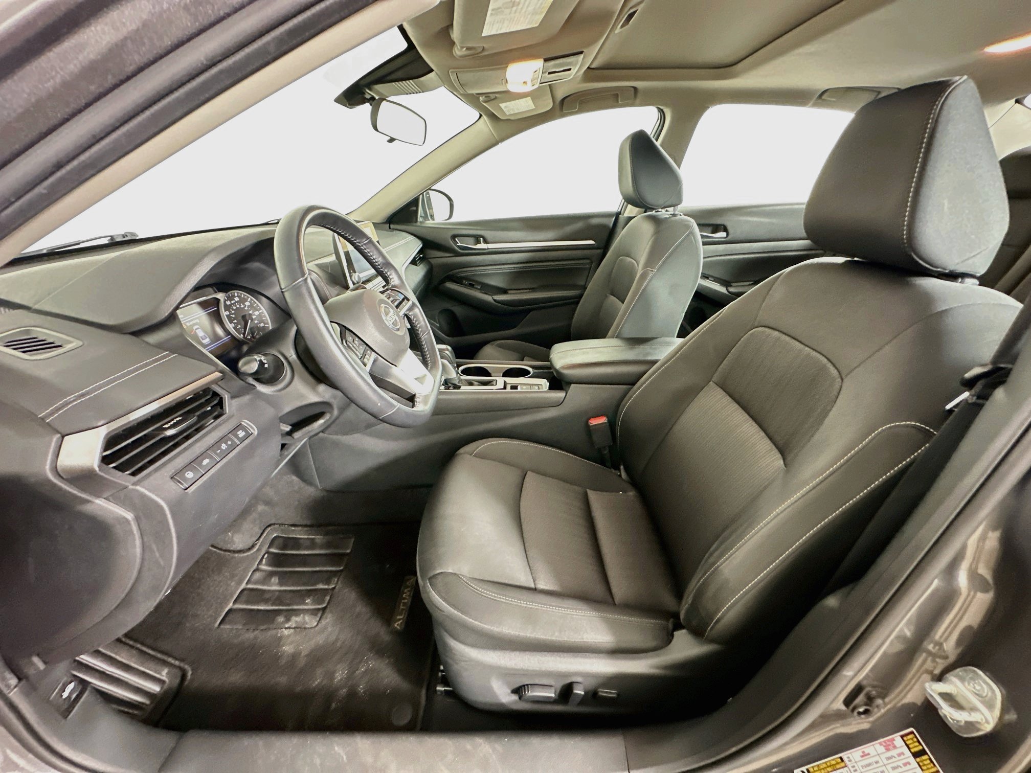 Used 2021 Nissan Altima 2.5 SV w/ SV Premium Package AWD/4WD image 13