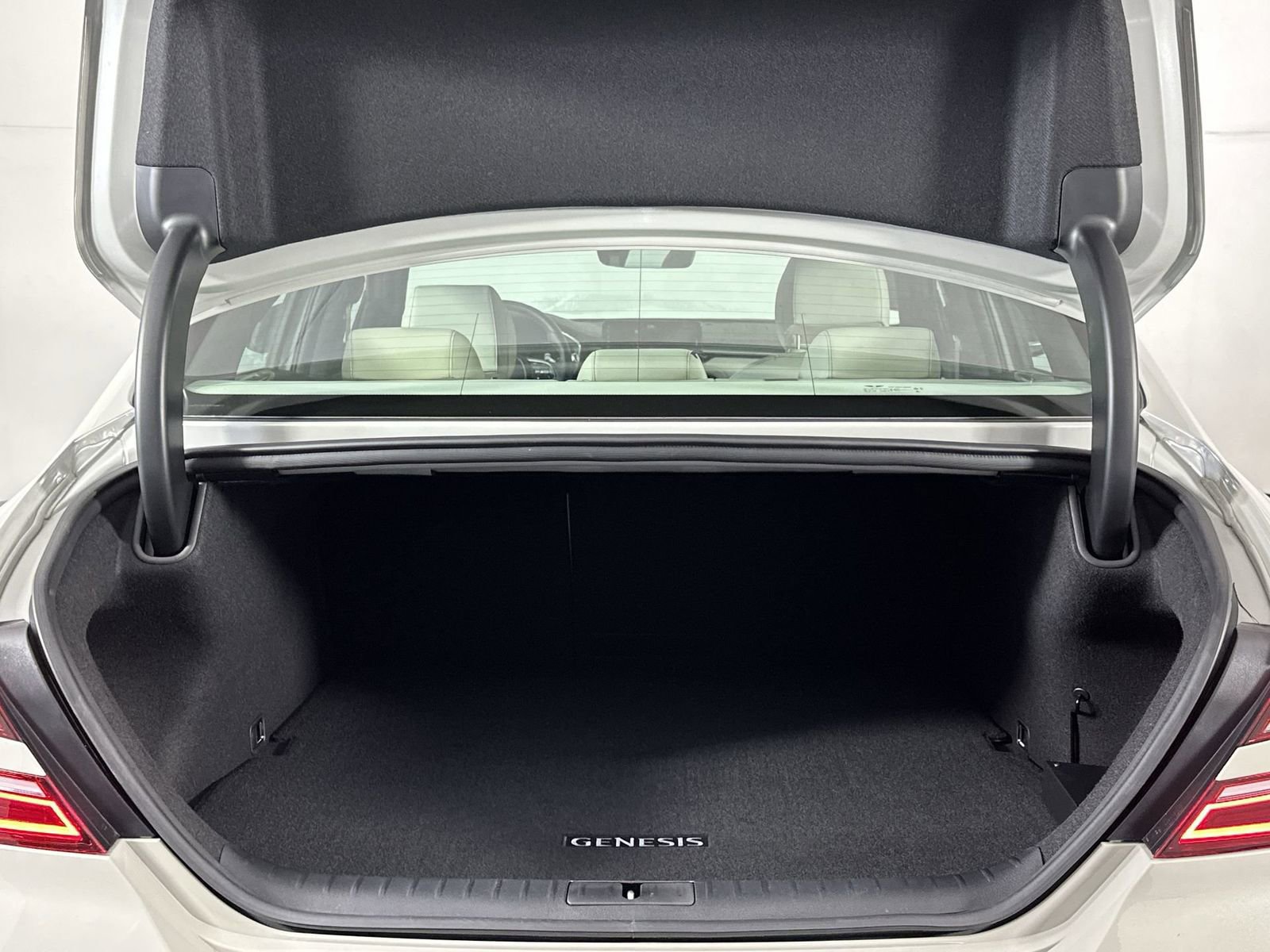 Used 2026 Genesis G70 2.5T image 25