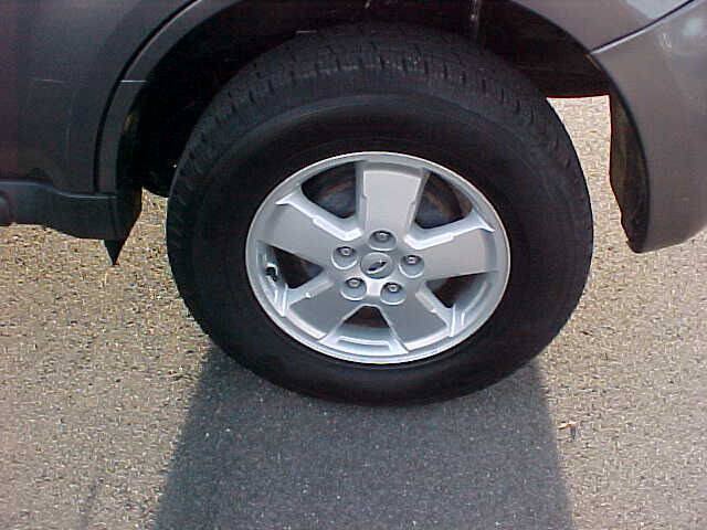 Used 2011 Ford Escape XLS w/ 102A Rapid Spec Order Code FWD image 18