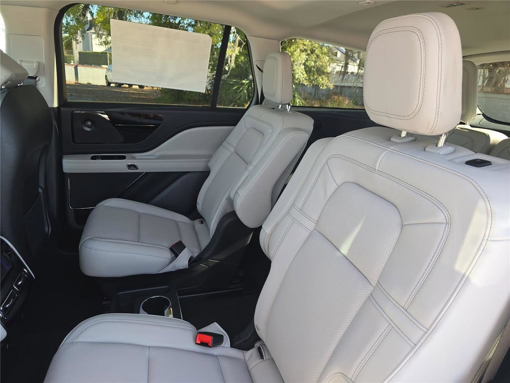 New 2026 Lincoln Aviator Reserve w/ Illumination Package AWD/4WD image 14