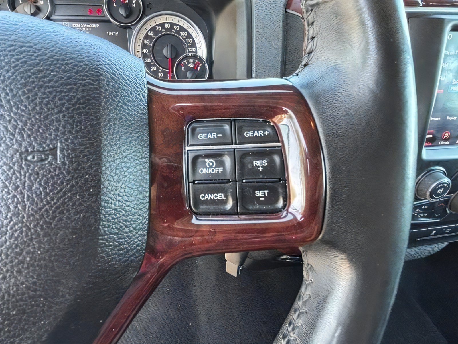 Used 2019 RAM 1500 Classic SLT w/ Luxury Group AWD/4WD image 22