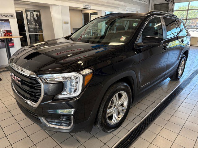 Used 2023 GMC Terrain SLE w/ Driver Convenience Package image 7