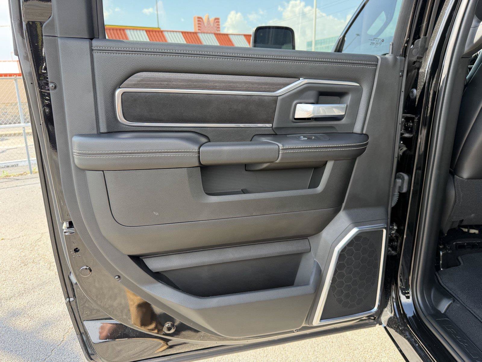 Used 2025 RAM 2500 Laramie AWD/4WD image 16