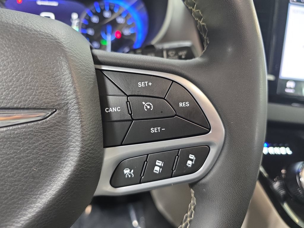 Used 2023 Chrysler Pacifica Touring-L FWD image 20