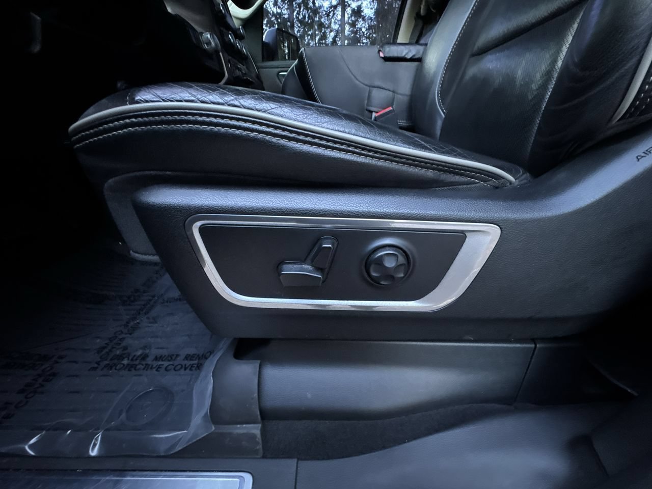 Used 2019 RAM 1500 Laramie AWD/4WD image 16