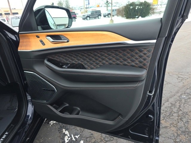 Used 2024 Jeep Grand Cherokee L Summit image 53