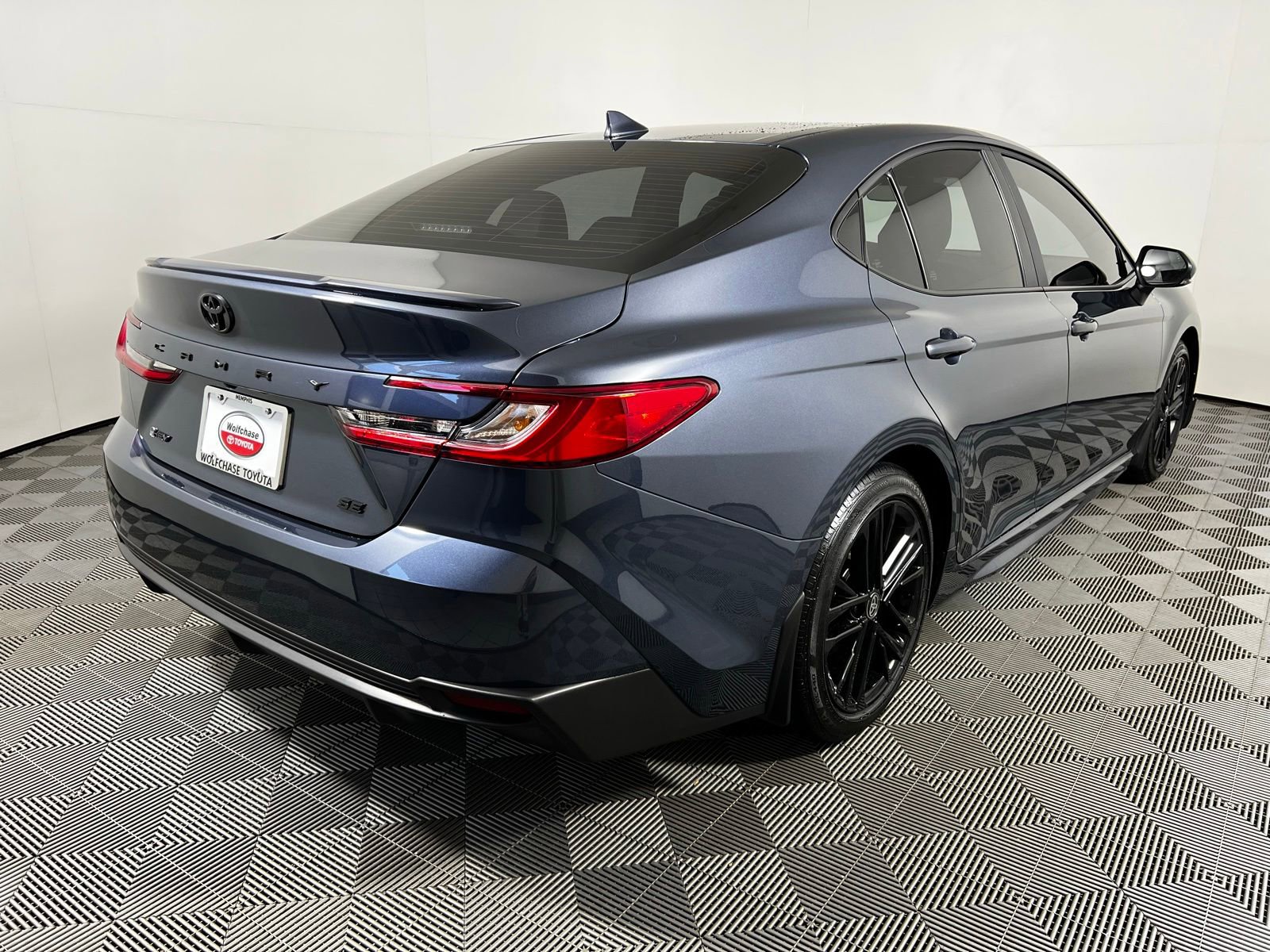 Used 2026 Toyota Camry SE w/ Multimedia Upgrade Package FWD image 5