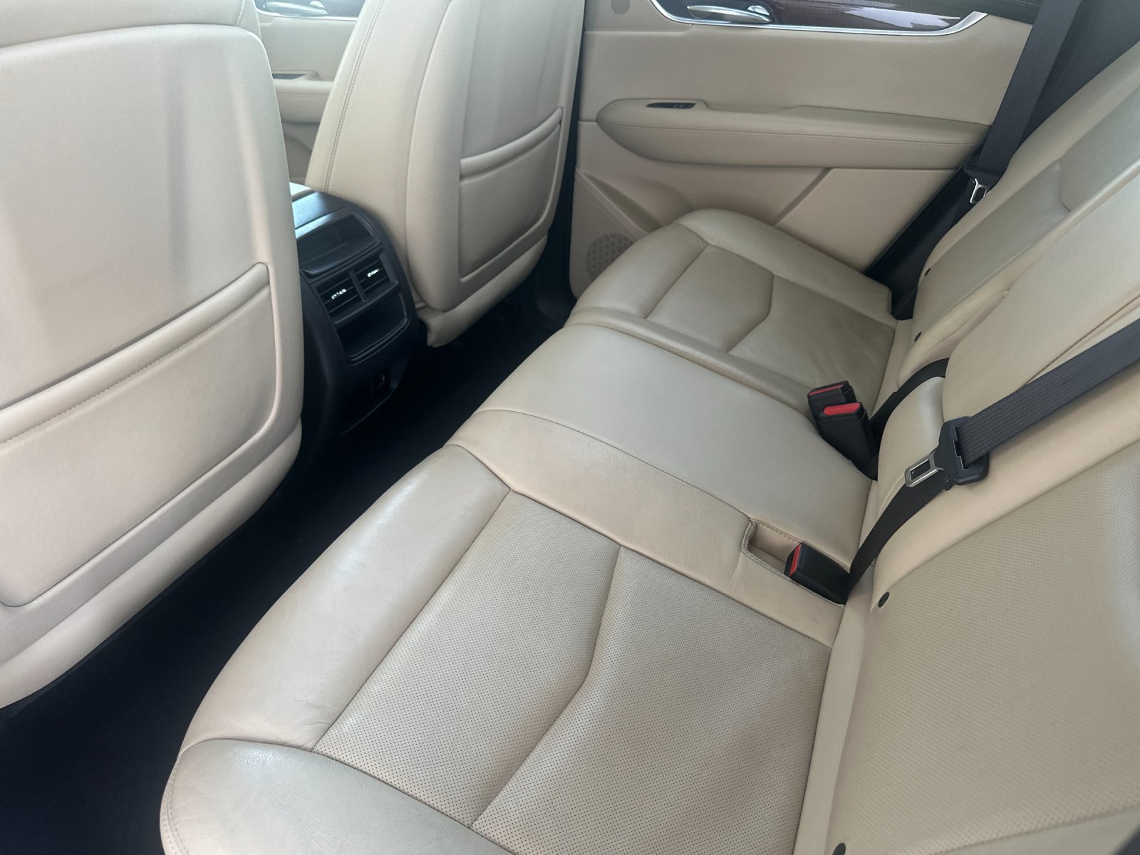 Used 2017 Cadillac XT5 Luxury w/ Driver Awareness Package AWD/4WD image 12