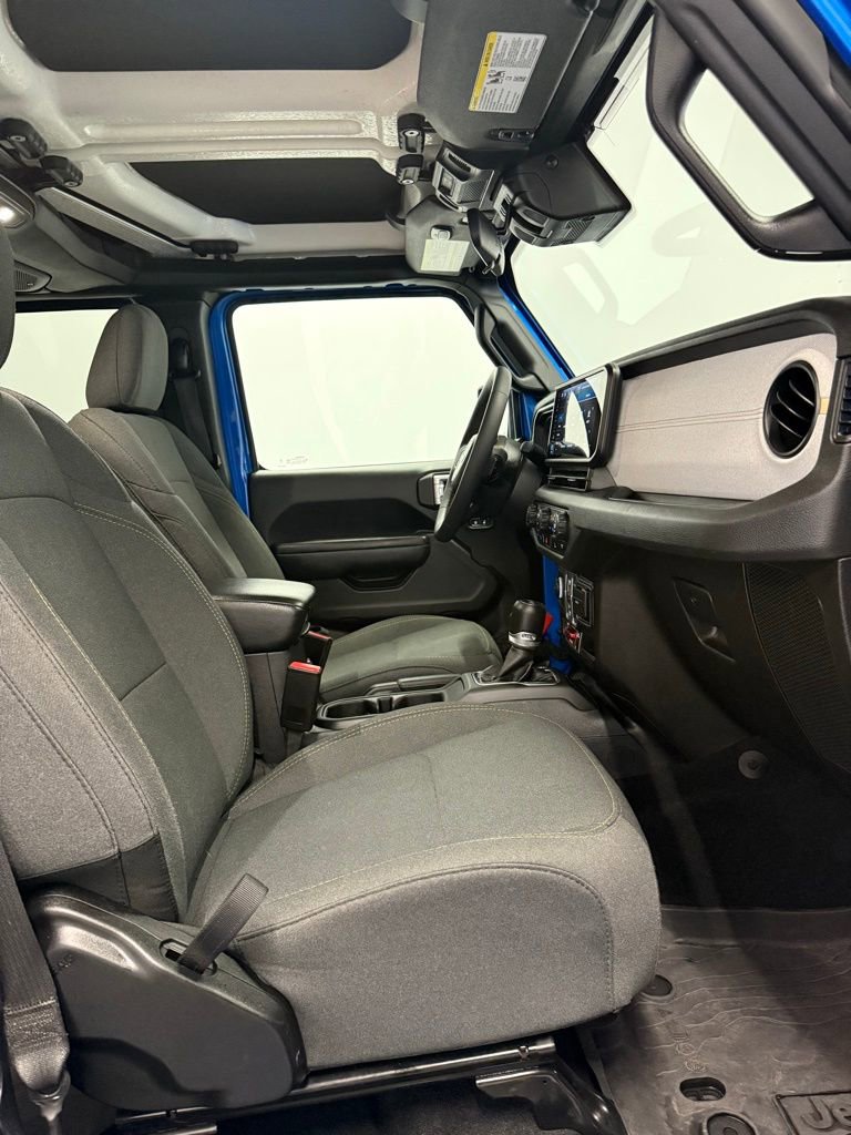 Used 2024 Jeep Wrangler Unlimited image 17