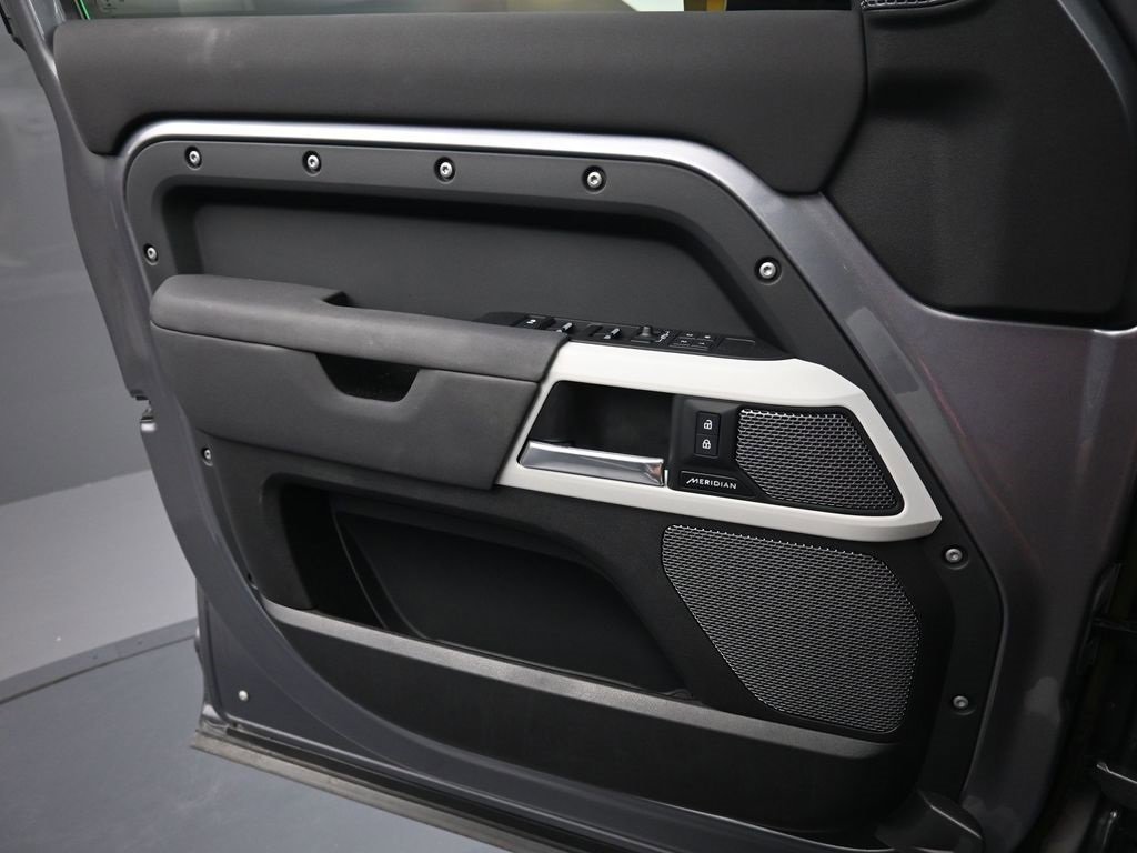 Used 2023 Land Rover Defender 110 S image 19
