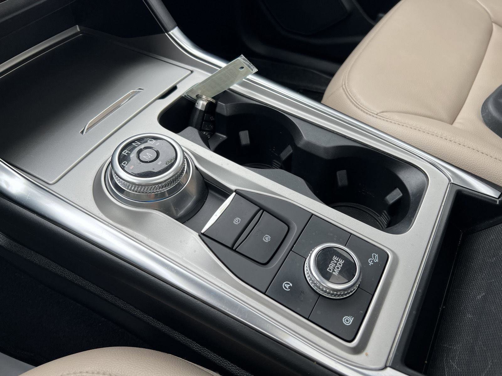 Used 2020 Ford Explorer XLT w/ Equipment Group 202A AWD/4WD image 34