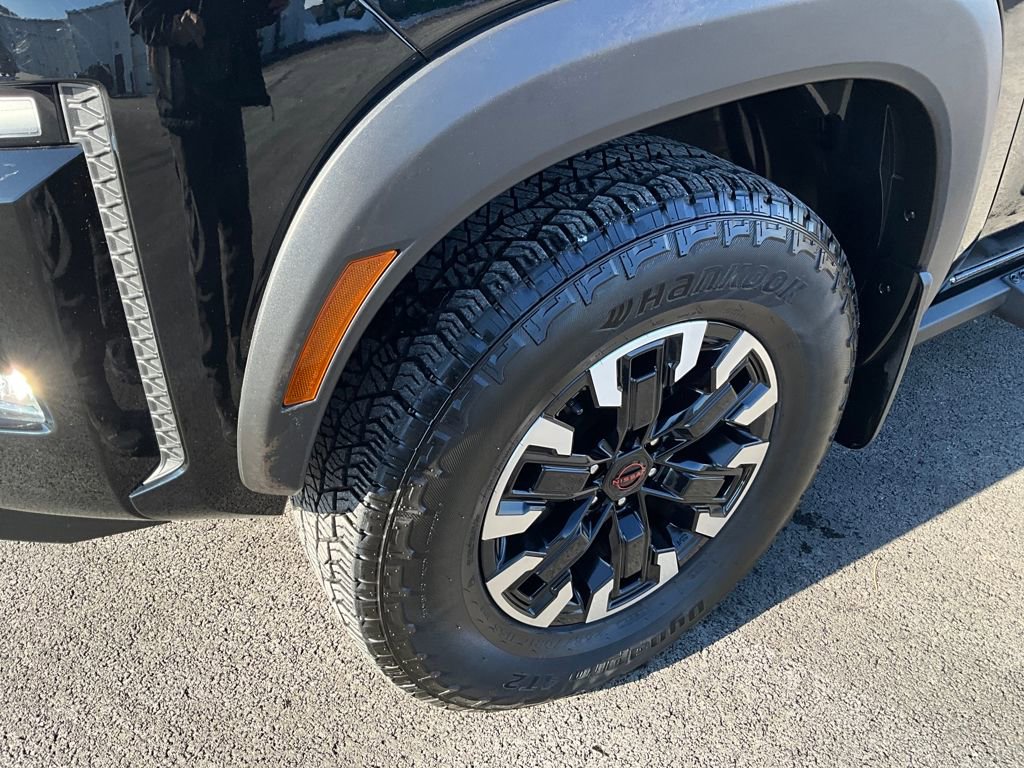 Used 2024 Nissan Frontier PRO-4X w/ Pro Convenience Package image 11