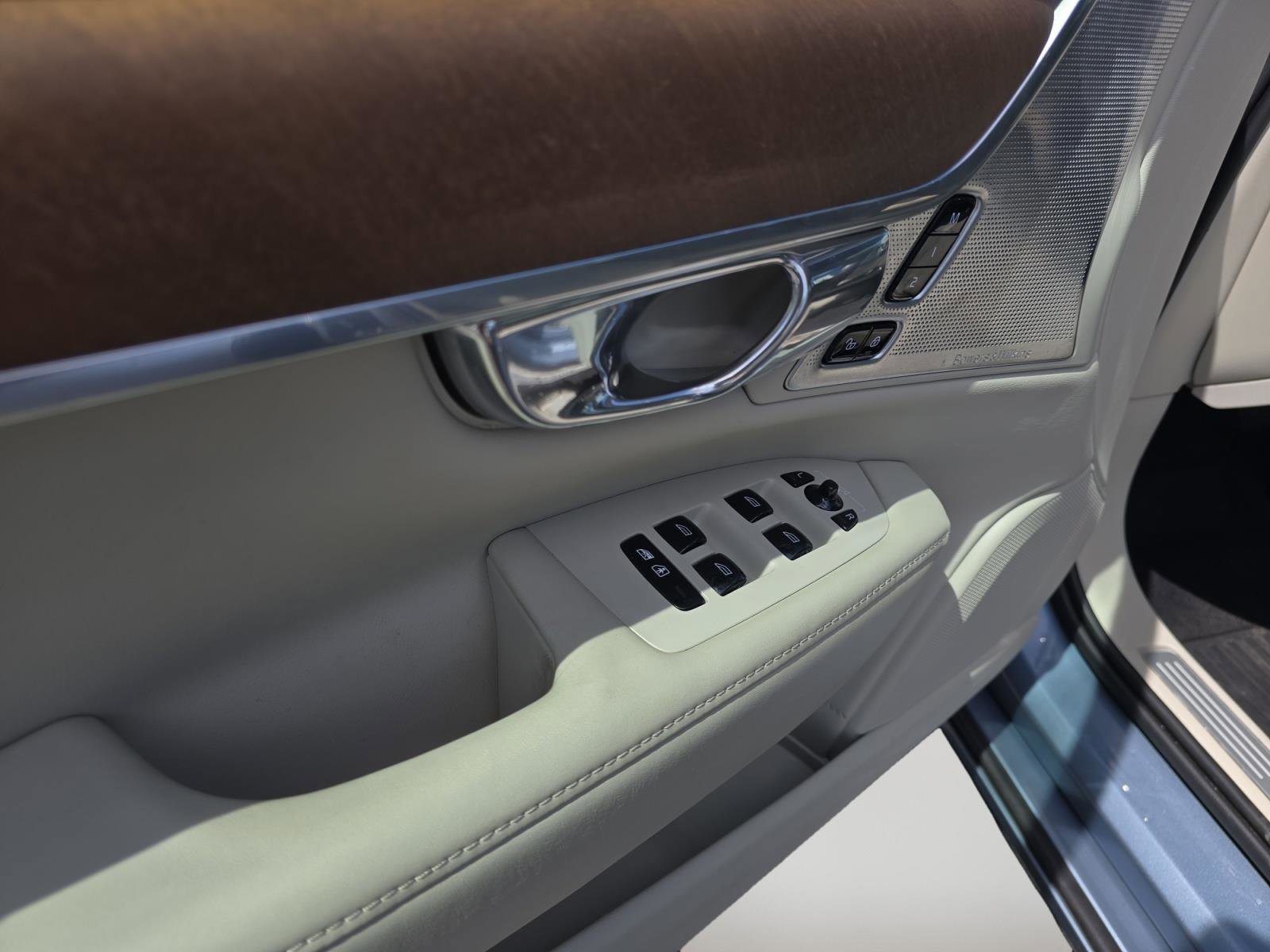 Used 2017 Volvo S90 T6 Inscription w/ Vision Package image 23