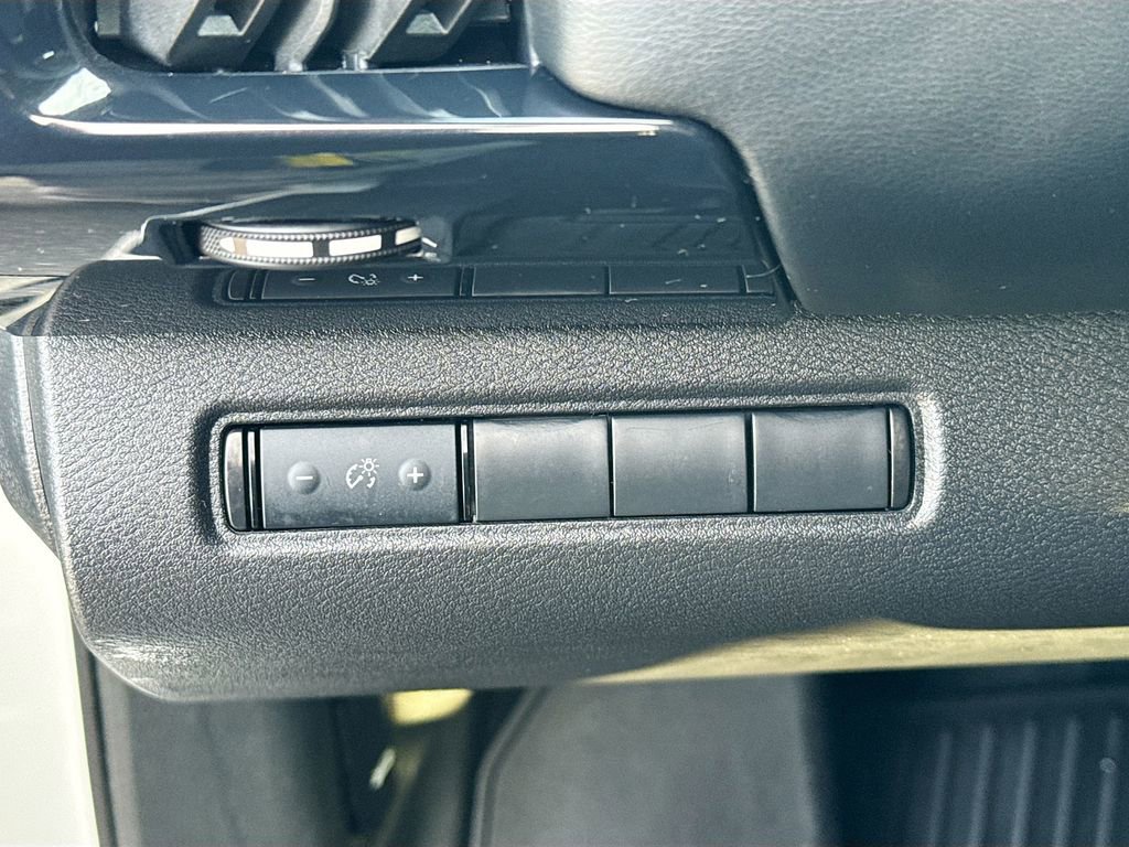 Used 2023 Nissan Pathfinder S image 22