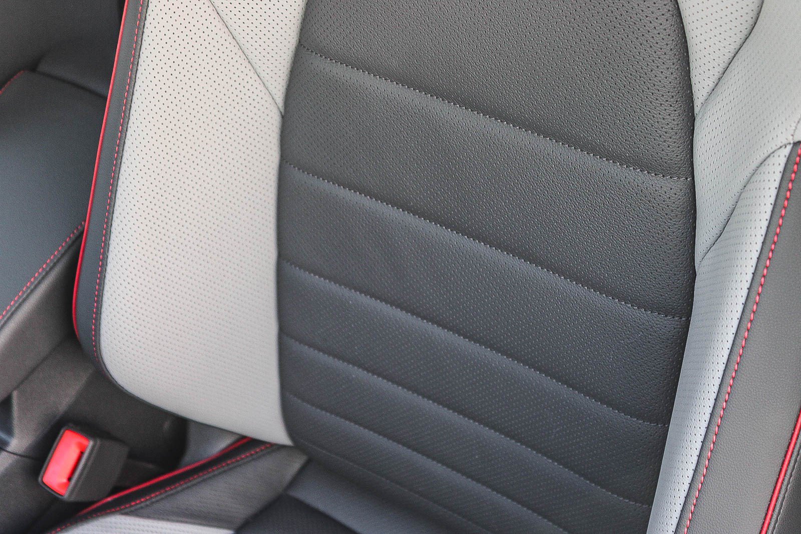 Used 2026 Volkswagen GTI SE FWD image 24
