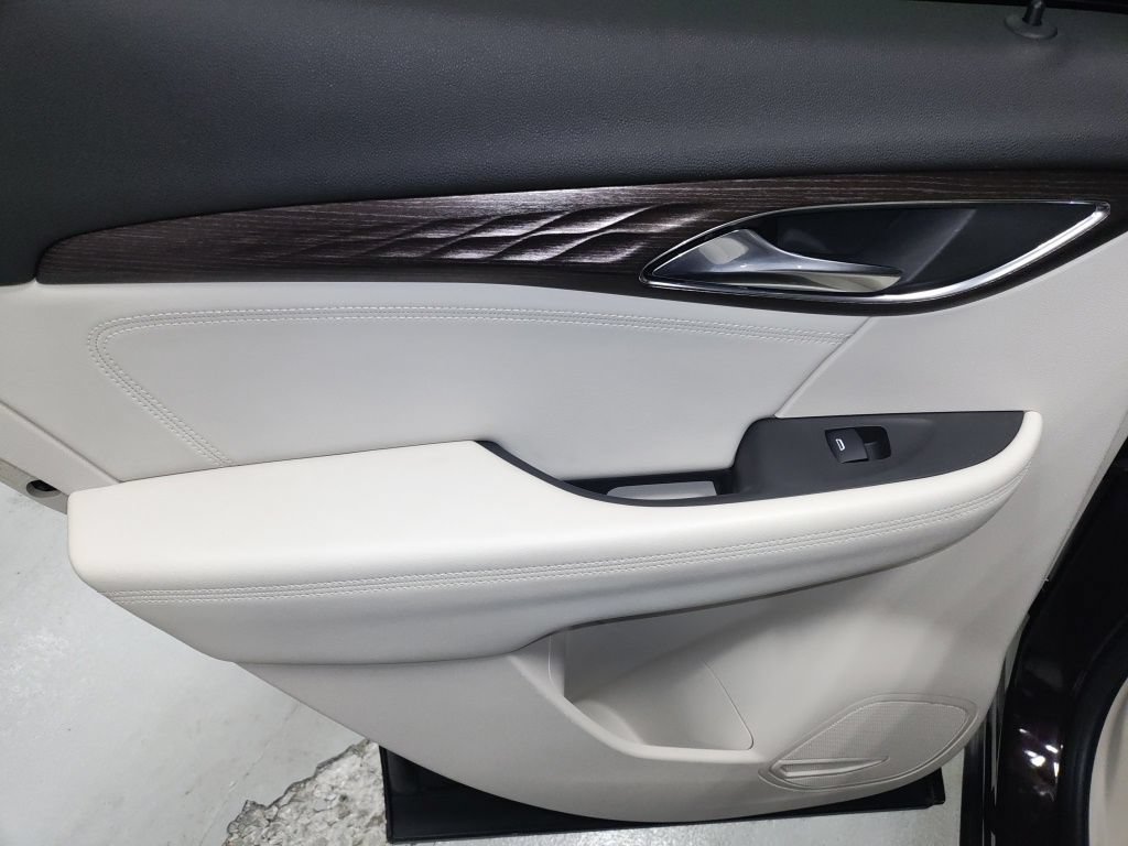 Used 2021 Buick Envision Avenir AWD/4WD image 27