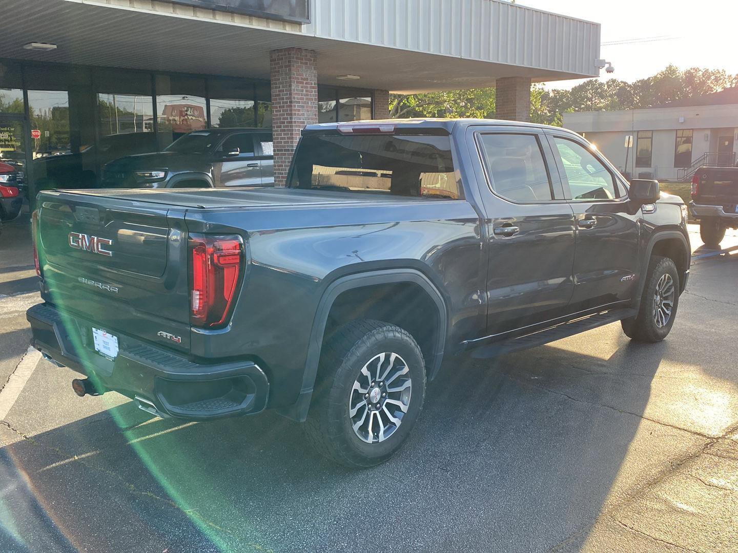 Used 2021 GMC Sierra 1500 AT4 image 5