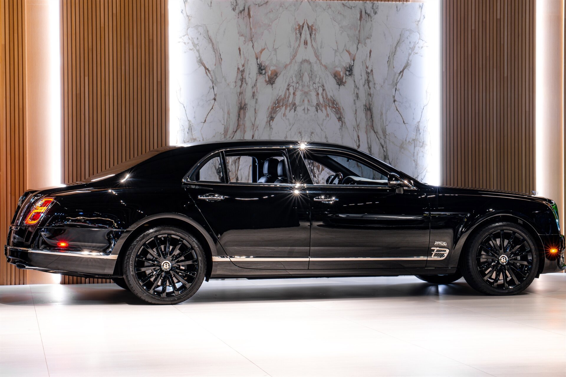 Used 2019 Bentley Mulsanne RWD image 3