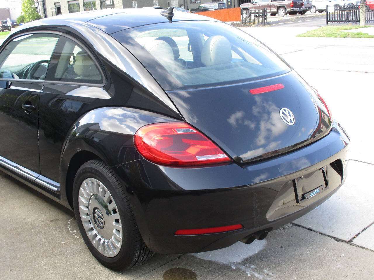 Used 2015 Volkswagen Beetle 1.8T FWD image 39