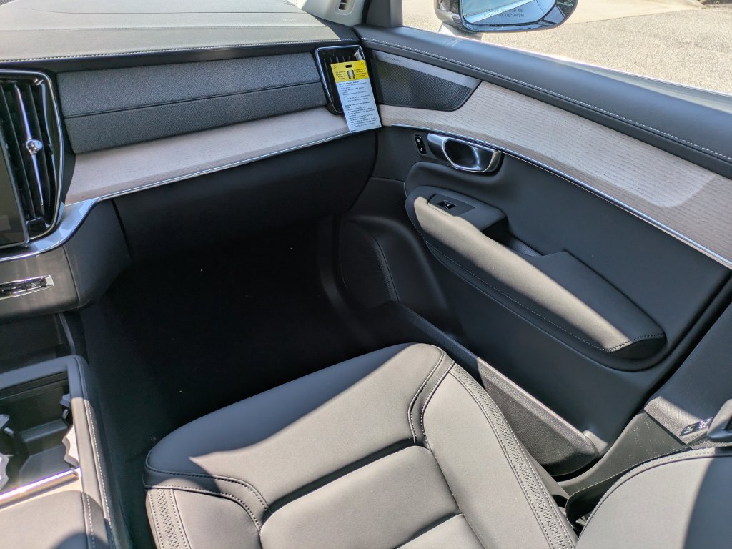 New 2026 Volvo XC90 B6 Plus w/ Protection Package Premier AWD/4WD image 16