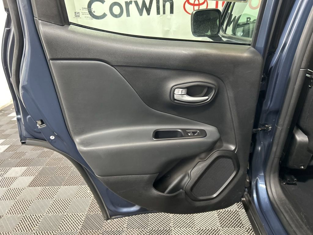 Used 2023 Jeep Renegade Latitude image 16