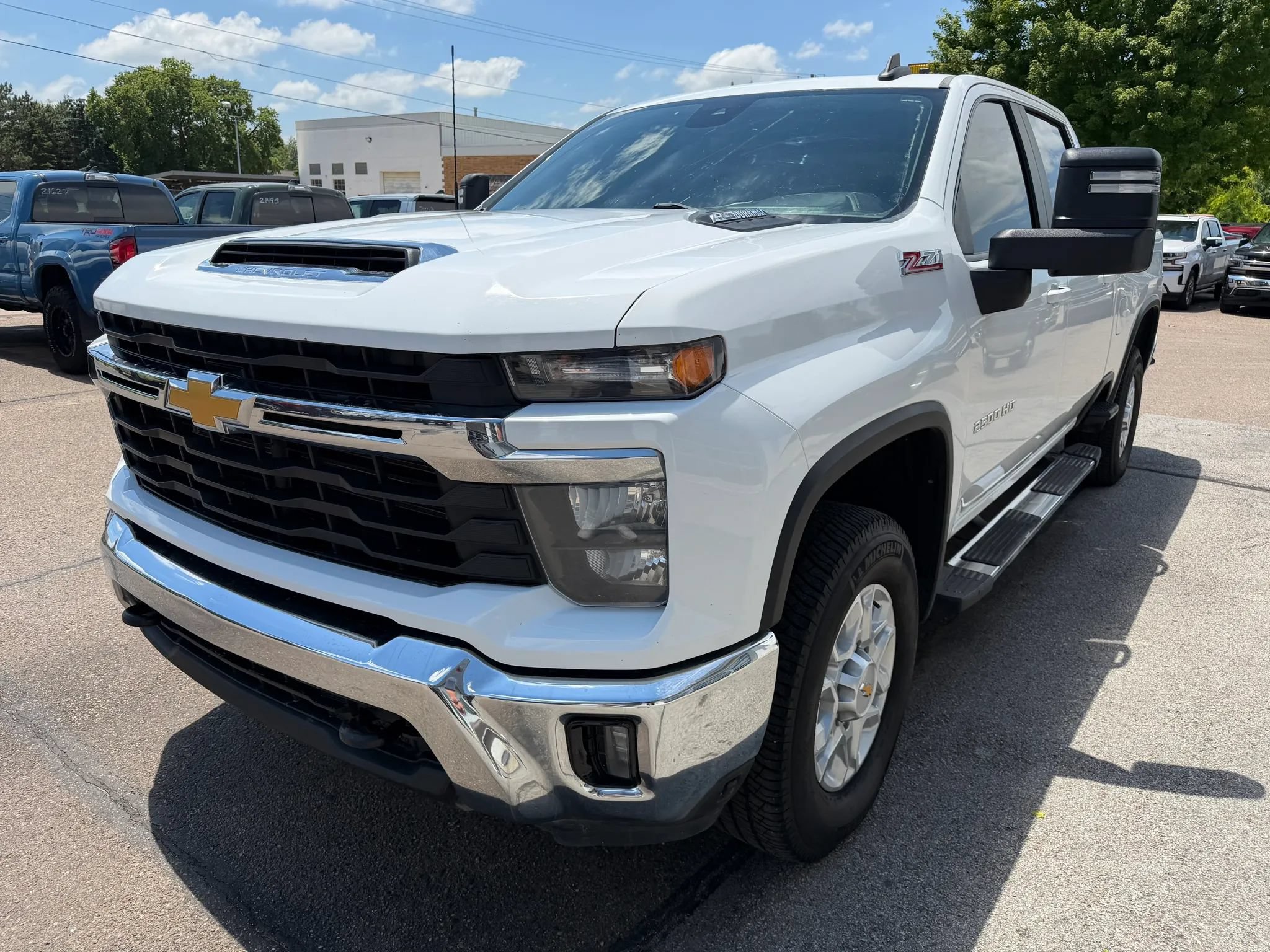 Used 2024 Chevrolet Silverado 2500 LT AWD/4WD image 4
