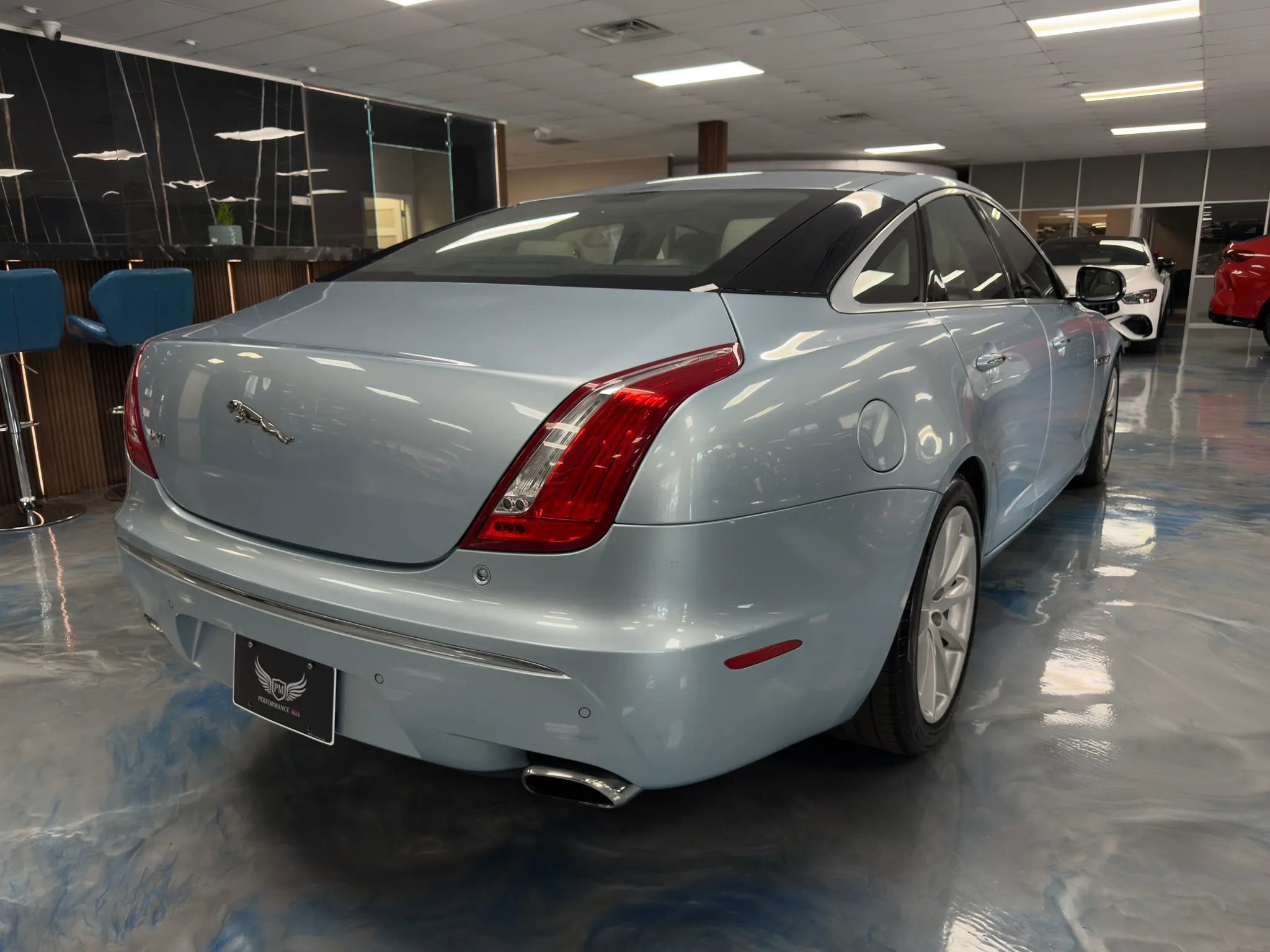Used 2012 Jaguar XJ image 6