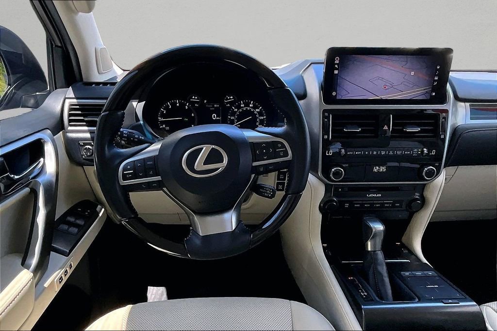 Used 2023 Lexus GX 460 Premium w/ Accessory Package AWD/4WD image 9