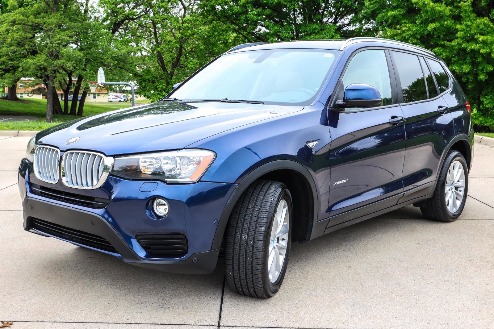Used 2017 BMW X3 xDrive28i AWD/4WD image 3