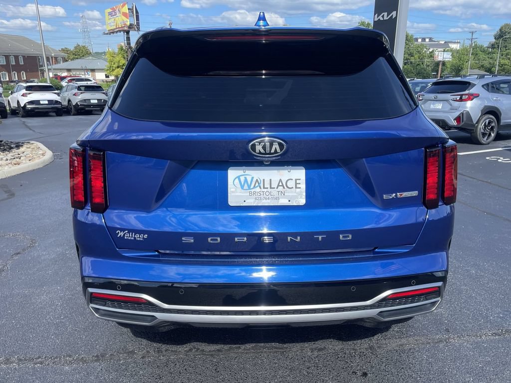 Used 2021 Kia Sorento EX w/ Panoramic Sunroof Package FWD image 5