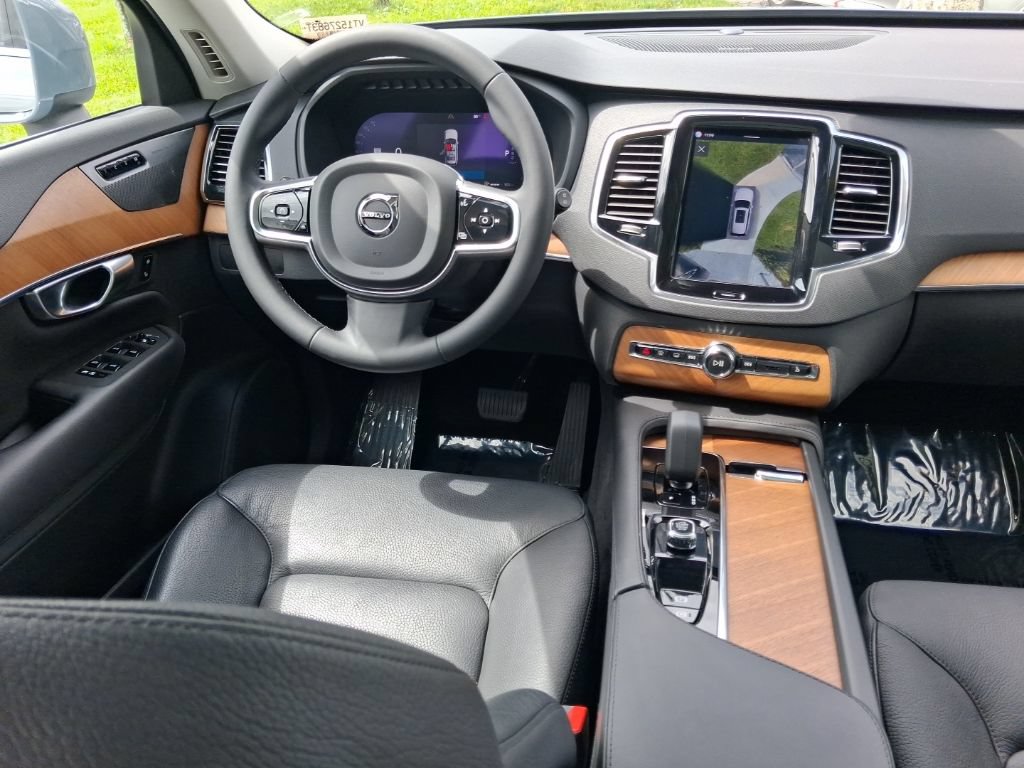 Used 2023 Volvo XC90 B5 Plus w/ Protection Package Premier AWD/4WD image 10