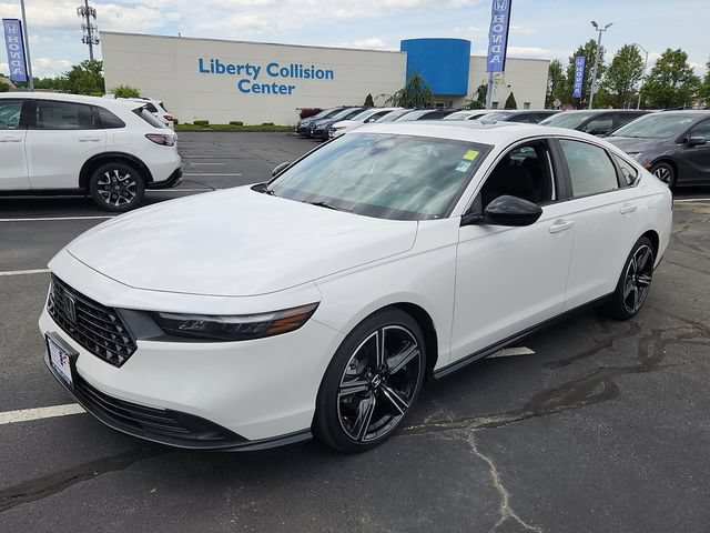Used 2025 Honda Accord Sport image 3