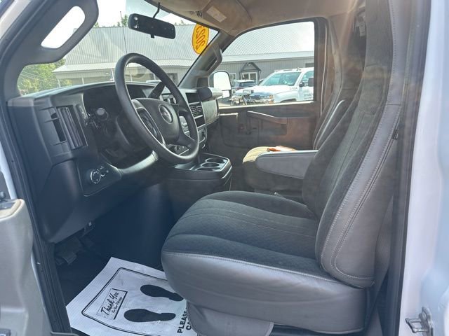 Used 2023 GMC Savana 2500 w/ Driver Convenience Package image 12