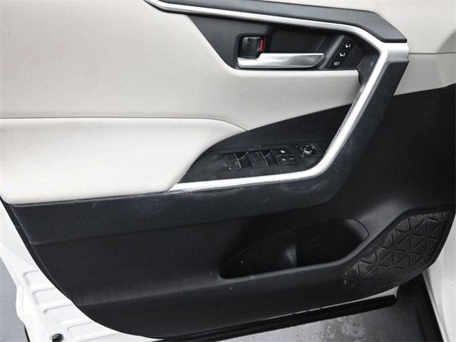 Used 2020 Toyota RAV4 XLE Premium image 14