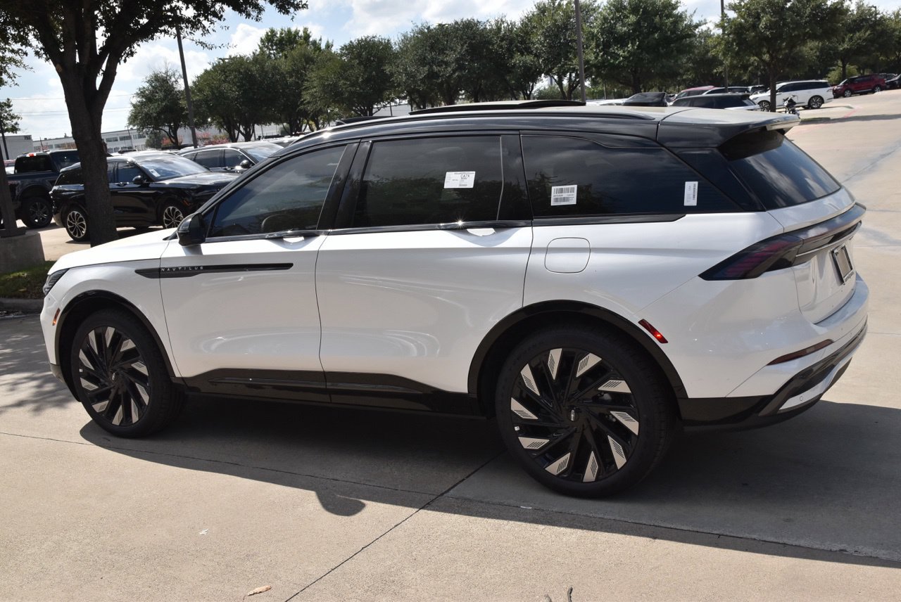 New 2026 Lincoln Nautilus Reserve AWD/4WD image 10