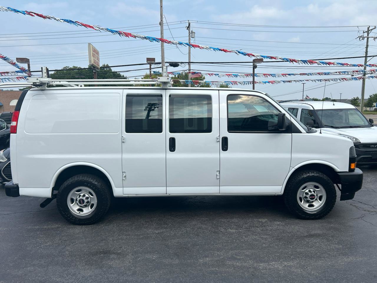 Used 2018 GMC Savana 2500 w/ Driver Convenience Package RWD image 2