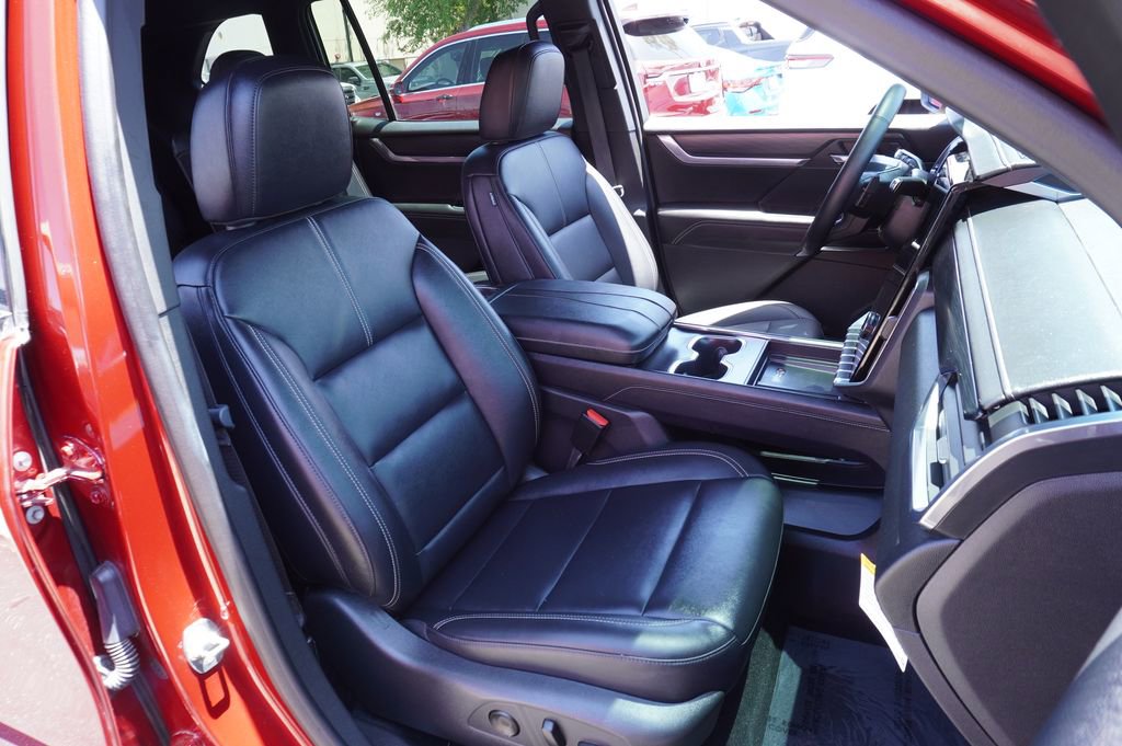 Used 2024 GMC Acadia Elevation w/ Black Edition FWD image 13
