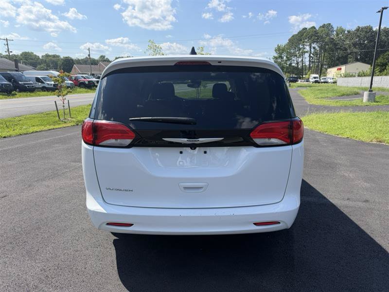 Used 2024 Chrysler Voyager LX FWD image 6