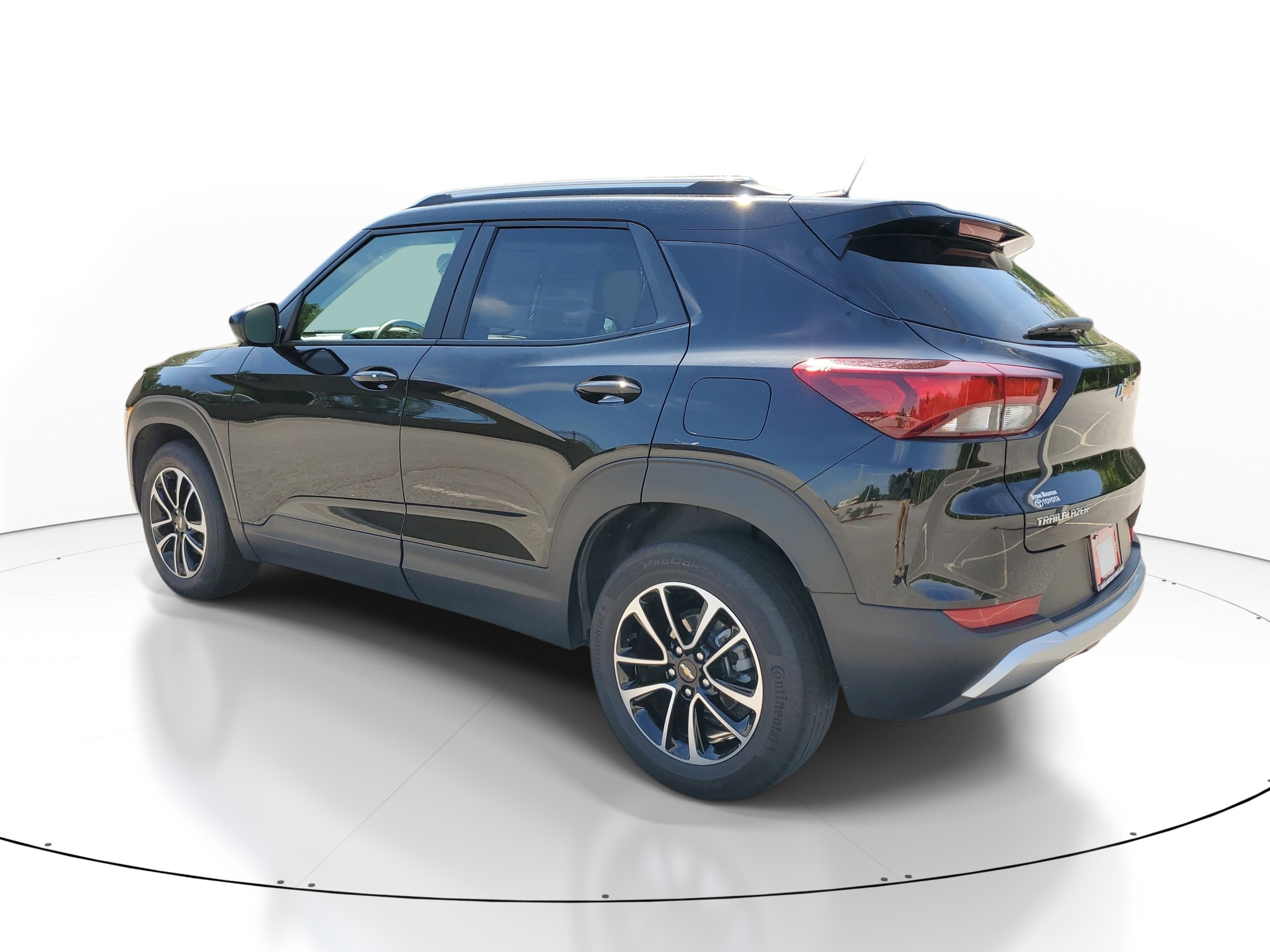 Used 2025 Chevrolet TrailBlazer LT FWD image 4