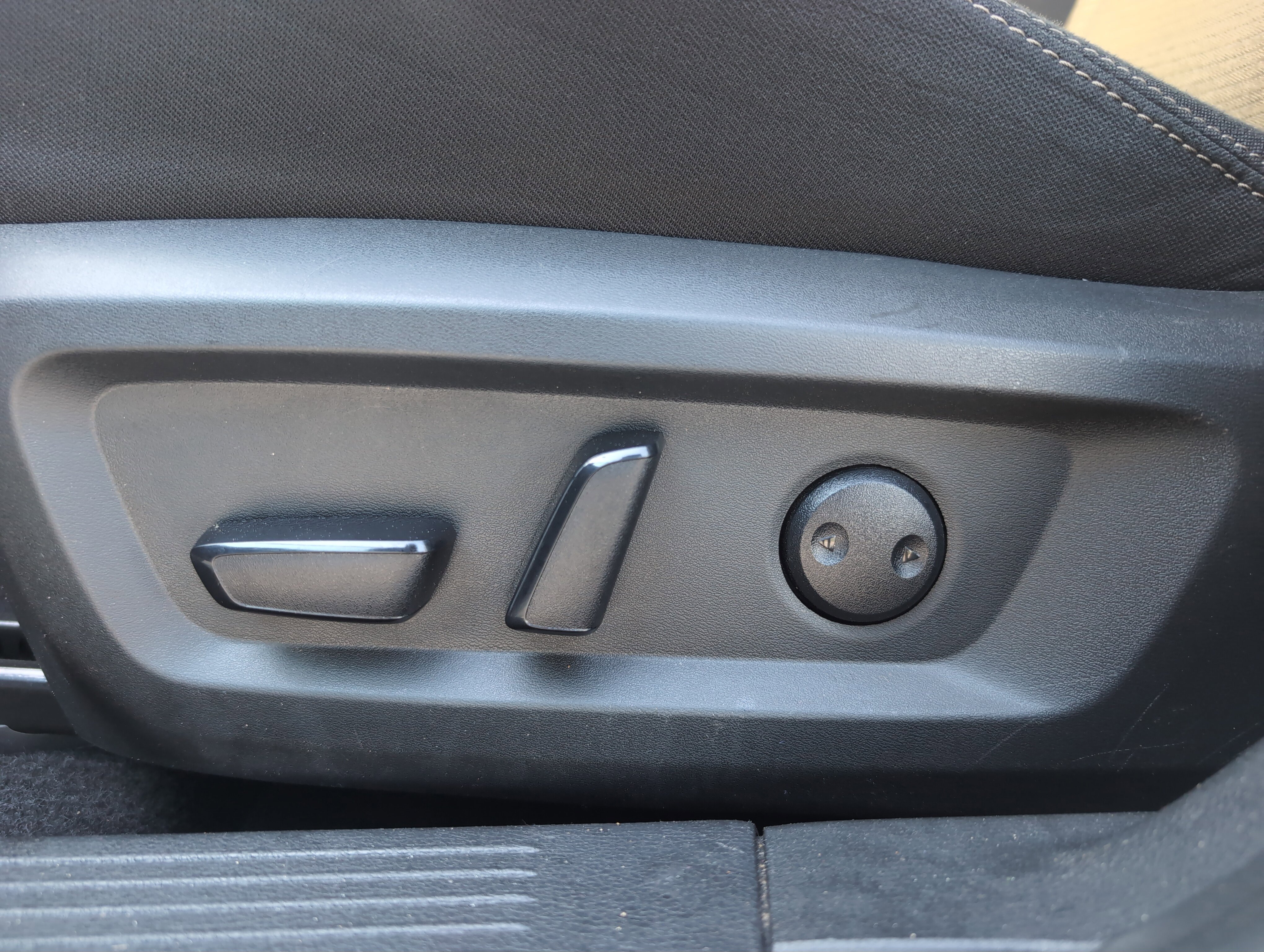 Used 2023 Nissan Rogue SV AWD/4WD image 17