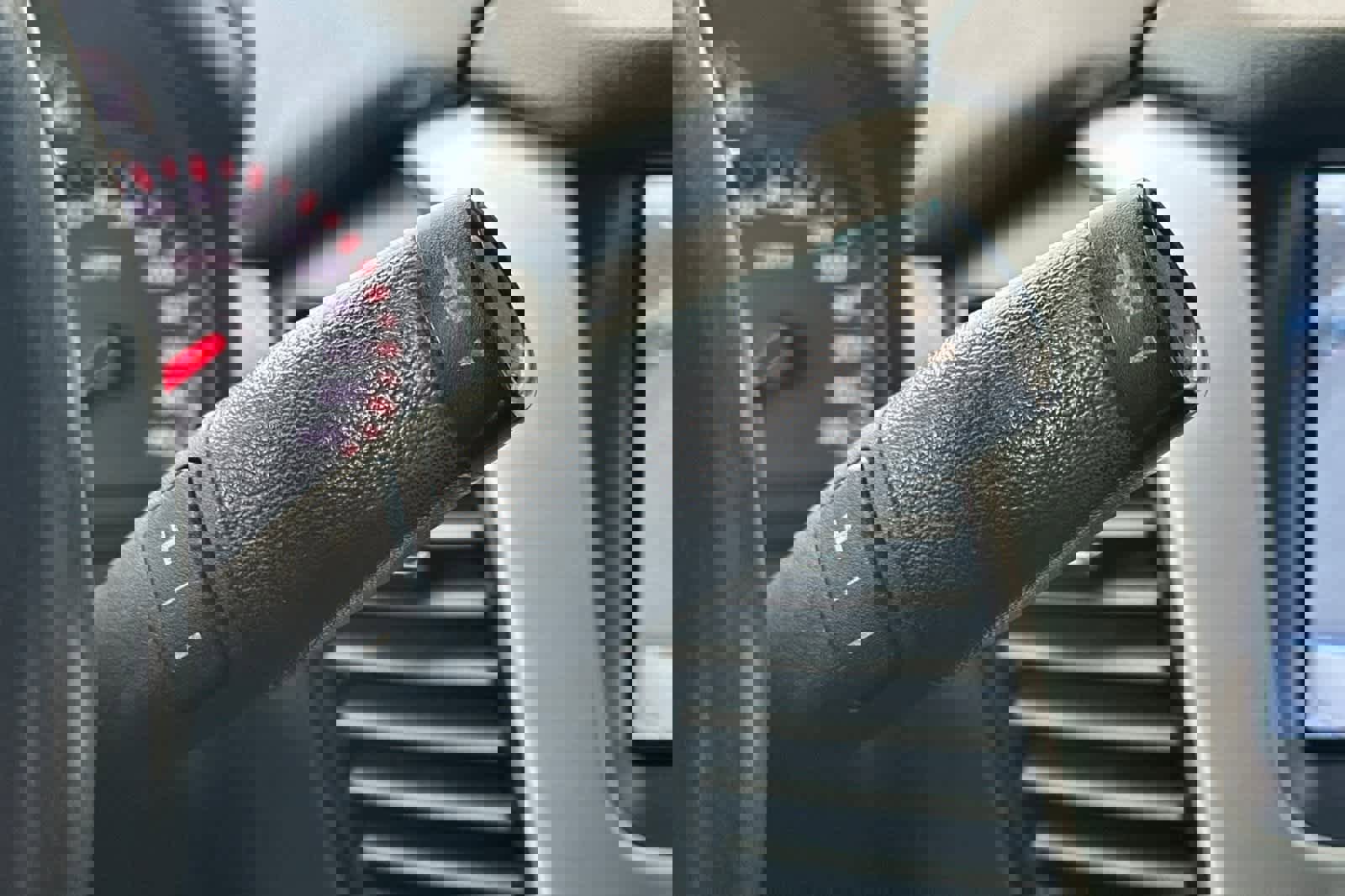 Used 2015 GMC Yukon SLT image 30