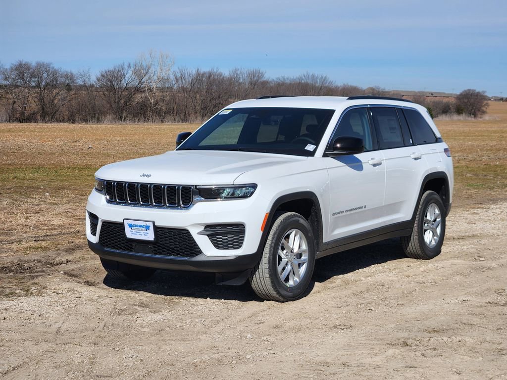 New 2026 Jeep Grand Cherokee Laredo RWD image 2
